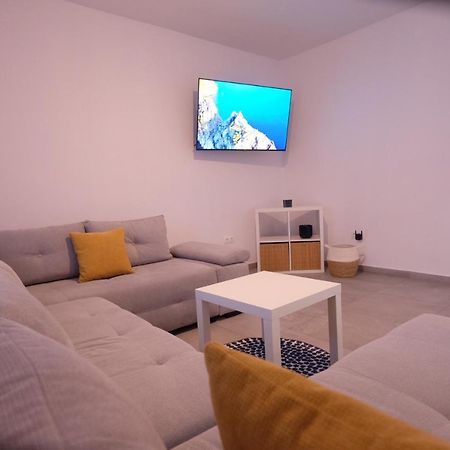 Krasa Escape Apartment โนวีวีโนดอลสกี ภายนอก รูปภาพ