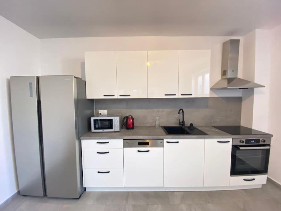 Krasa Escape Apartment โนวีวีโนดอลสกี ภายนอก รูปภาพ
