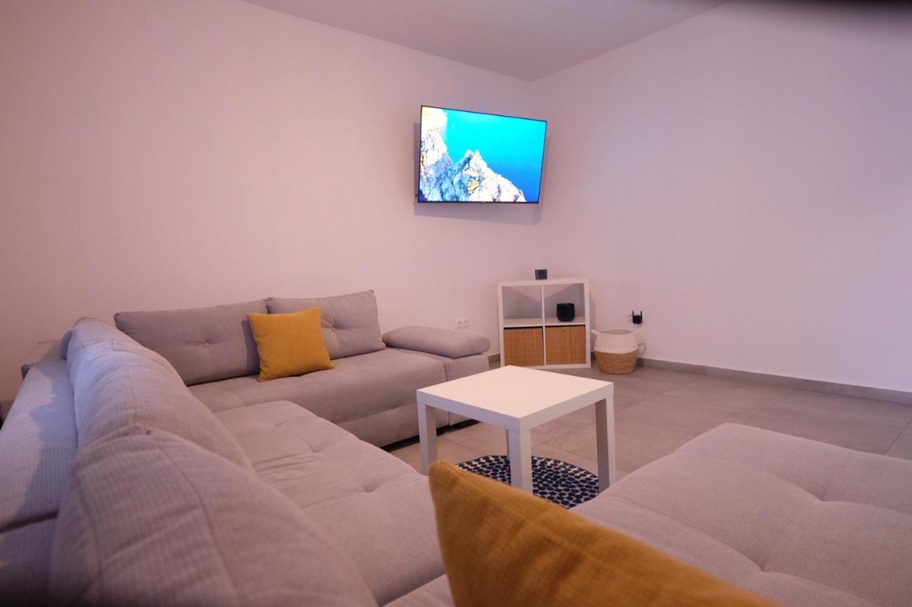 Krasa Escape Apartment โนวีวีโนดอลสกี ภายนอก รูปภาพ