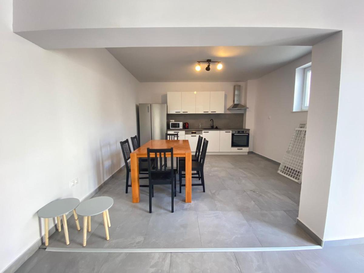 Krasa Escape Apartment โนวีวีโนดอลสกี ภายนอก รูปภาพ